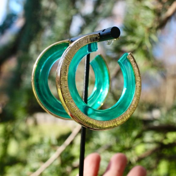 ANTHRO x BaubleBar Neon Gold Clear Hoops Earrings - Picture 3 of 11